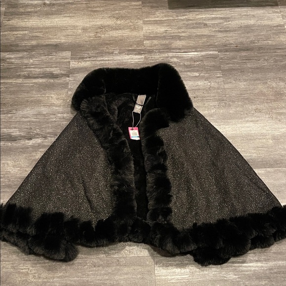 Vince Camuto Black Faux Fur Cape - Picture 1 of 2